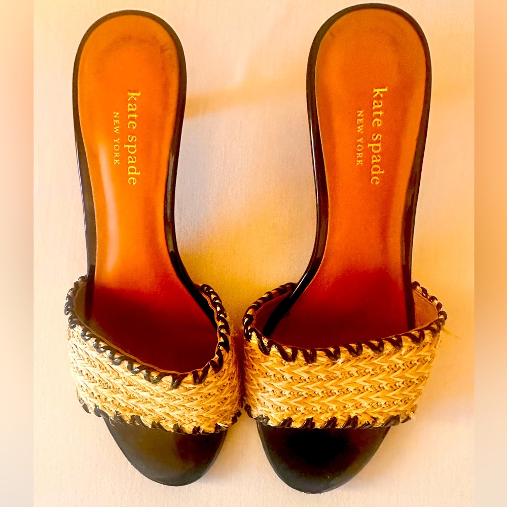 Beautiful kitten heel Kate Spade sandal!